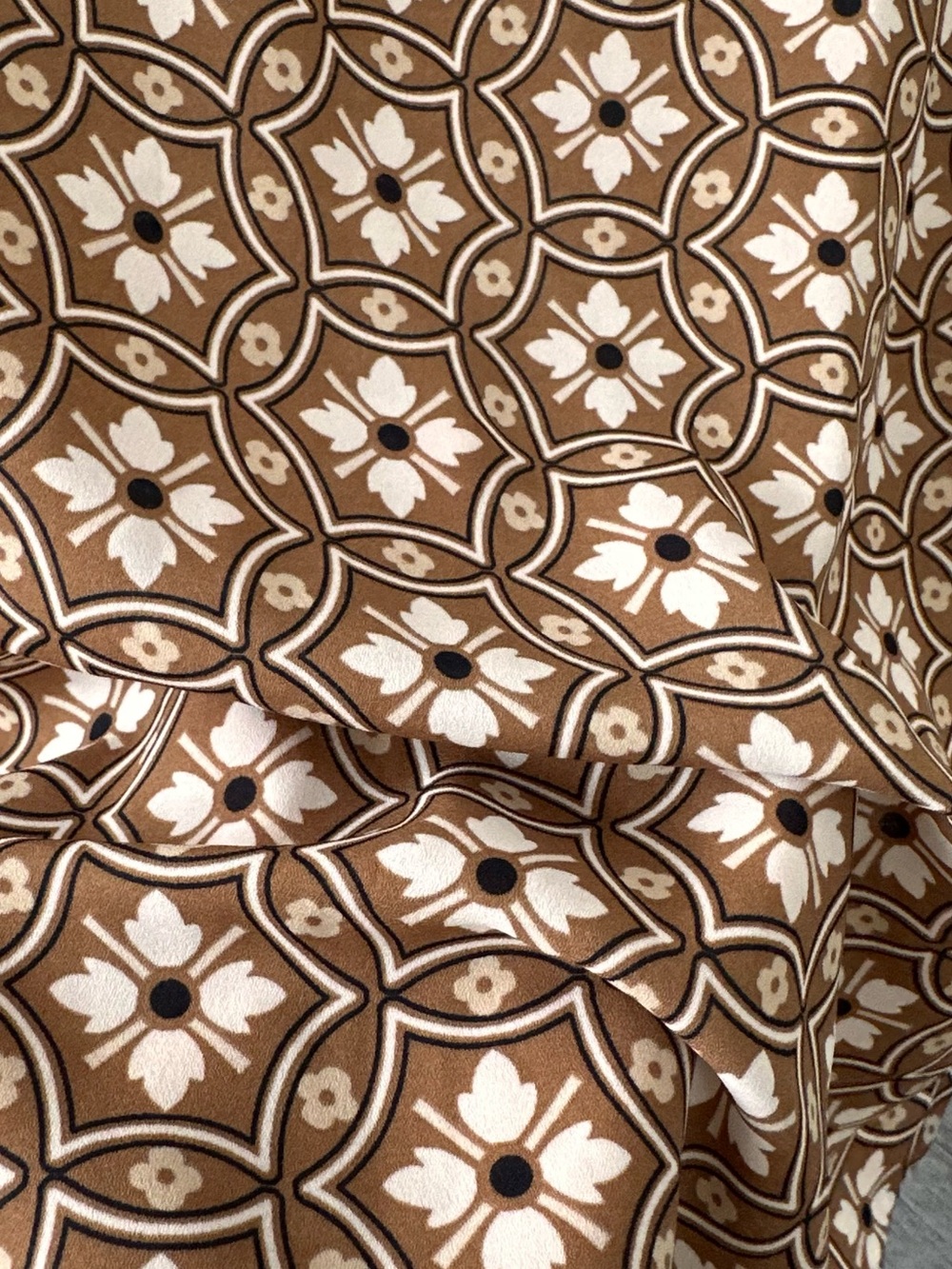 Ann Taylor Brown and Cream Geometric Sleeveless Top - size S - Picture 8 of 11